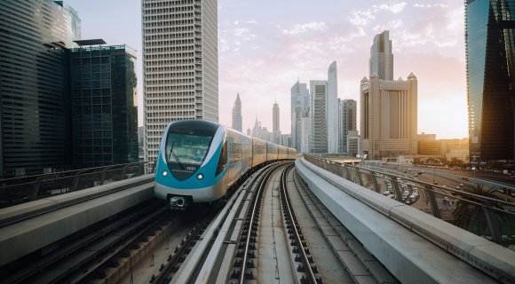 دبي تسرّع مترو الأنفاق: إنجاز المرحلة الأولى من حفر الخط الأزرق في وقت قياسي