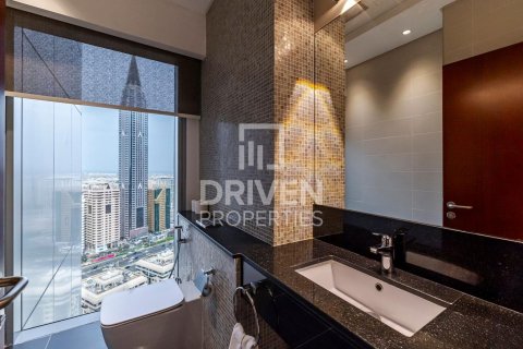 Duplex in Central Park Tower, DIFC, Dubai 2 bedrooms, 165 sq.m. № 66418 - photo 12