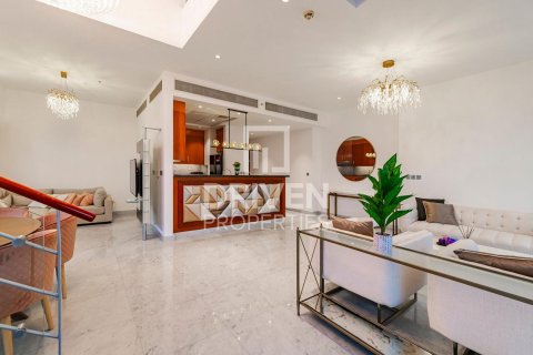 Duplex in Central Park Tower, DIFC, Dubai 2 bedrooms, 165 sq.m. № 66418 - photo 3