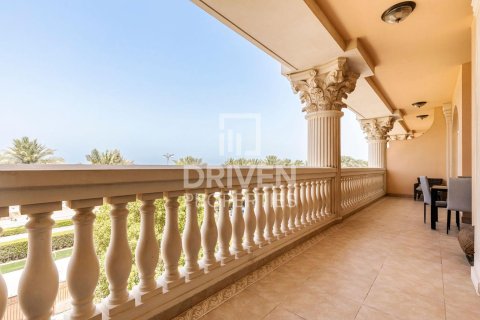 Купить квартиру в The Crescent, Пальма Джумейра, Дубай: 2 спальни, 183м², № 86555 - фото 3