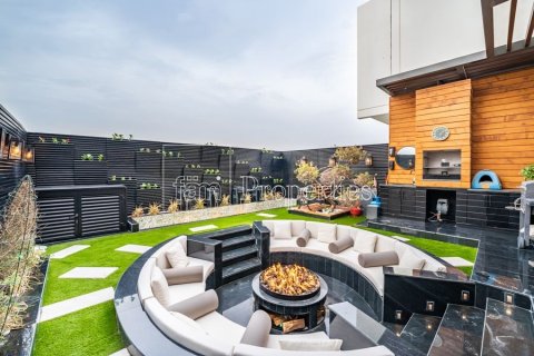 Villa in Dubai 4 bedrooms, 174.7 sq.m. № 77014 - photo 3