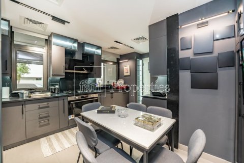 Villa in Dubai 4 bedrooms, 174.7 sq.m. № 77014 - photo 11