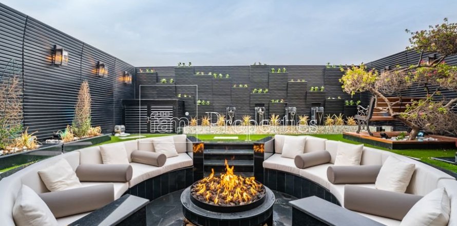 Villa in Dubai 4 bedrooms, 174.7 sq.m. № 77014