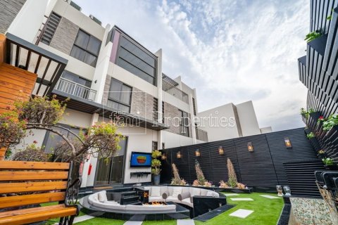 Villa in Dubai 4 bedrooms, 174.7 sq.m. № 77014 - photo 4