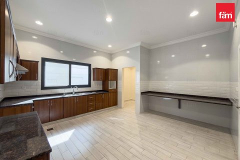 Снять в аренду виллу в Аль-Барше, Дубай: 6 спален, 1393.5м², № 77019 - фото 13