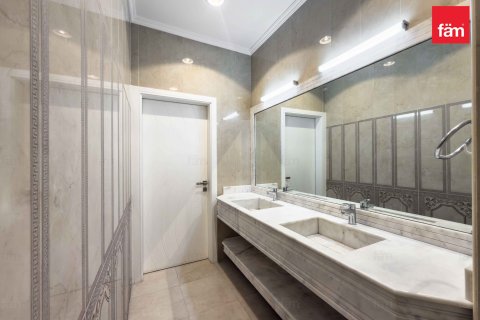 Снять в аренду виллу в Аль-Барше, Дубай: 6 спален, 1393.5м², № 77019 - фото 7