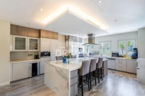 Villa en Jumeirah Golf Estates, Dubai, 5 dormitorios, 871 m², № 20865 - foto 6