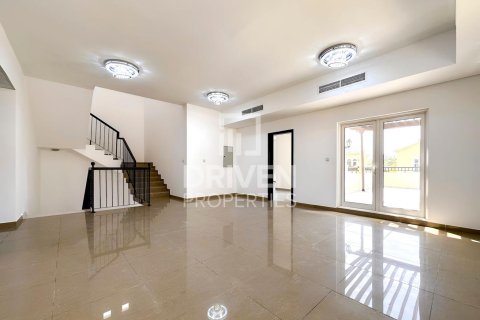 Villa in The Villa, Dubai 5 bedrooms, 925.04 sq.m. № 128086