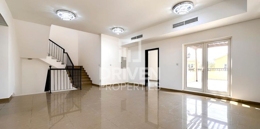 Villa in The Villa, Dubai 5 bedrooms, 925.04 sq.m. № 128086