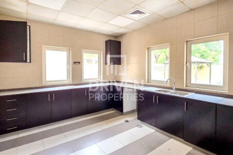 Villa in The Villa, Dubai 5 bedrooms, 925.04 sq.m. № 128086 - photo 15