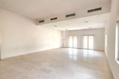 Villa in The Villa, Dubai 5 bedrooms, 925.04 sq.m. № 128086 - photo 8