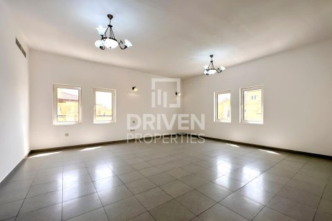 Villa in The Villa, Dubai 5 bedrooms, 925.04 sq.m. № 128086 - photo 2