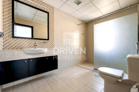 Villa in The Villa, Dubai 5 bedrooms, 925.04 sq.m. № 128086 - photo 17