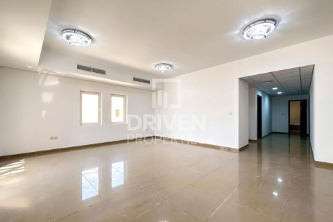 Villa in The Villa, Dubai 5 bedrooms, 925.04 sq.m. № 128086 - photo 3