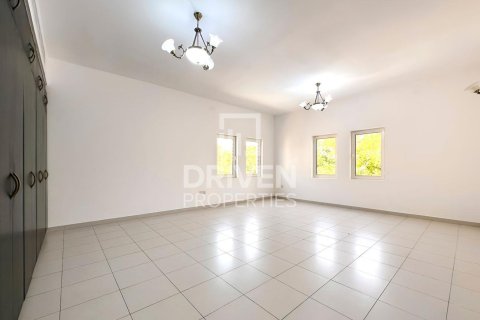Villa in The Villa, Dubai 5 bedrooms, 925.04 sq.m. № 128086 - photo 11
