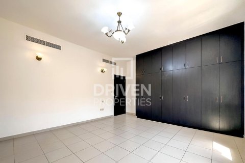 Villa in The Villa, Dubai 5 bedrooms, 925.04 sq.m. № 128086 - photo 10