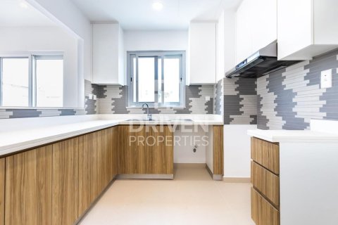 Villa in Amaranta, Dubai Land, Dubai 4 bedrooms, 330.36 sq.m. № 135905 - photo 2
