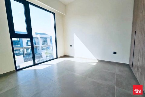 Снять в аренду виллу в Дубае: 3 спальни, 174м², № 76903 - фото 1