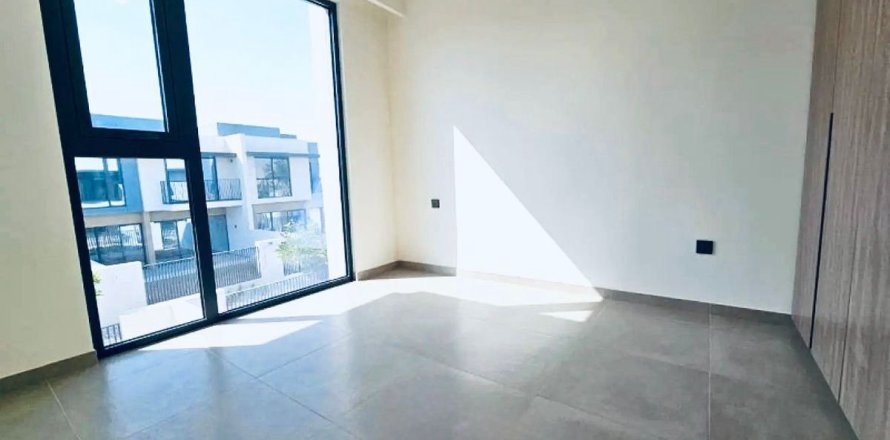 Вилла в Дубае, 3 спальни, 174м², № 76903