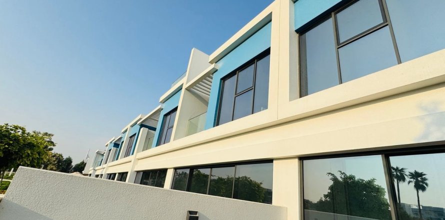 Таунхаус в Дубае, 4 спальни, 211.5м², № 76901