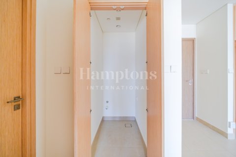 Apartment in Mina Rashid, Dubai 1 bedroom, 65.86822700 sq.m. № 101385 - photo 2