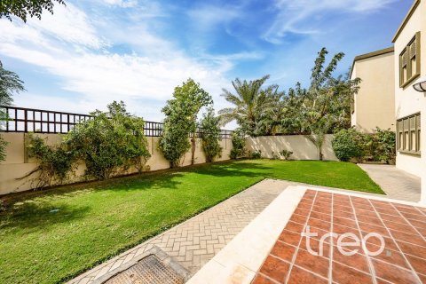 Villa in Regional, Jumeirah Park, Dubai 3 bedrooms, 284.56 sq.m. № 139836 - photo 2