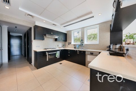 Villa in Regional, Jumeirah Park, Dubai 3 bedrooms, 284.56 sq.m. № 139836 - photo 8