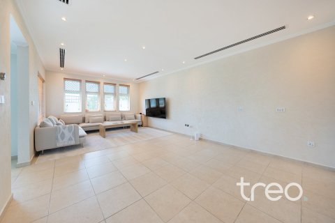 Villa in Regional, Jumeirah Park, Dubai 3 bedrooms, 284.56 sq.m. № 139836 - photo 17