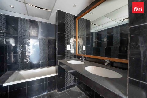 Снять в аренду квартиру в Дубае: 1 спальня, 170.8м², № 71676 - фото 16