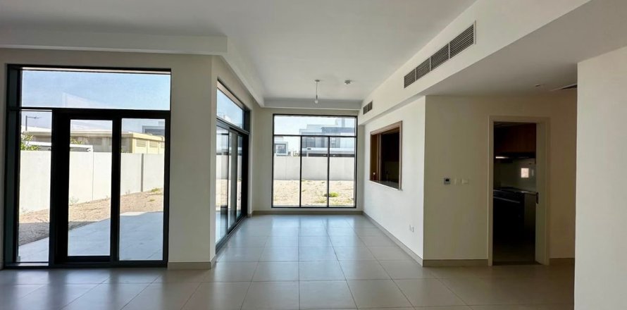 Villa à Dubai, 5 chambres, 529.7 m², № 120724