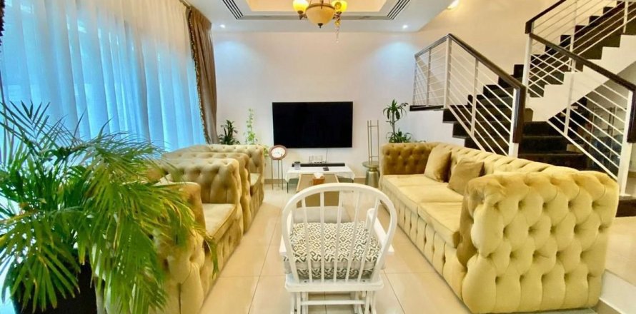 Townhouse in Dubai 4 bedrooms, 2913 sq.m. № 120722
