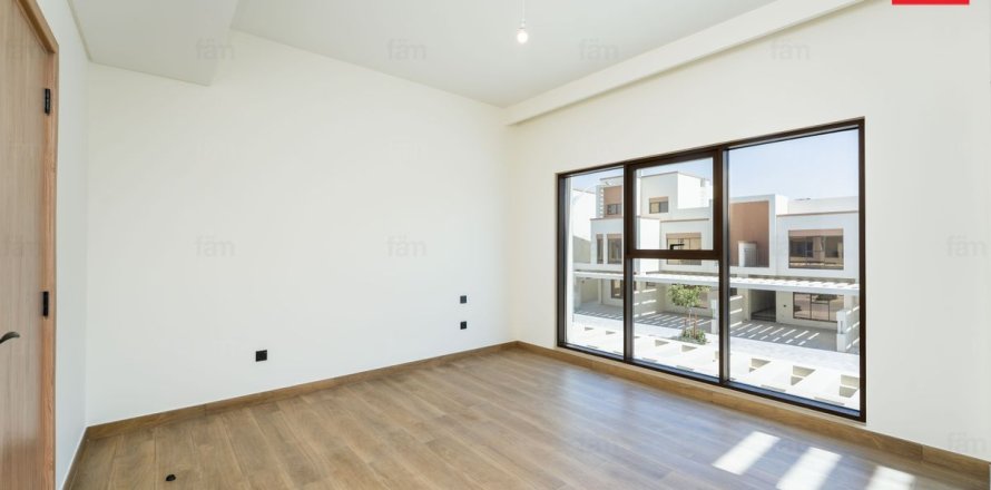 Townhouse in Dubai 4 bedrooms, 144 sq.m. № 120720