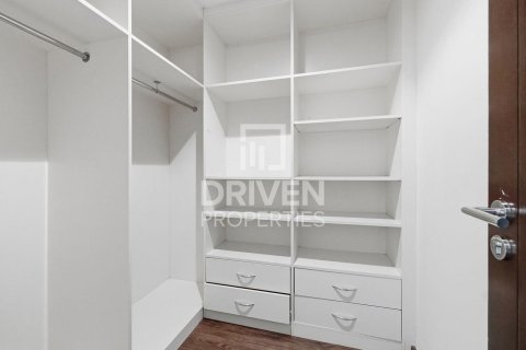 Apartment in The Residences, Downtown Dubai (Downtown Burj Dubai), Dubai 3 bedrooms, 193.42 sq.m. № 129784 - photo 5