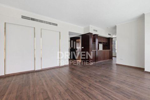 Apartment in The Residences, Downtown Dubai (Downtown Burj Dubai), Dubai 3 bedrooms, 193.42 sq.m. № 129784 - photo 17
