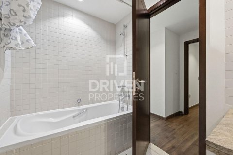 Apartment in The Residences, Downtown Dubai (Downtown Burj Dubai), Dubai 3 bedrooms, 193.42 sq.m. № 129784 - photo 4