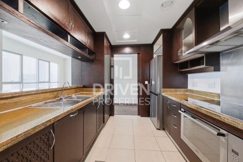 Apartment in The Residences, Downtown Dubai (Downtown Burj Dubai), Dubai 3 bedrooms, 193.42 sq.m. № 129784 - photo 16
