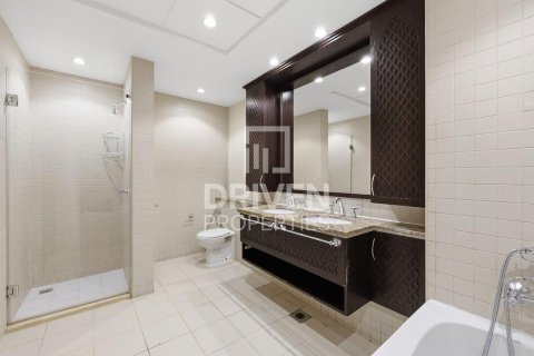 Apartment in The Residences, Downtown Dubai (Downtown Burj Dubai), Dubai 3 bedrooms, 193.42 sq.m. № 129784 - photo 3