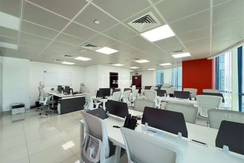 Office in Jumeirah Lake Towers, Dubai 101.4 sq.m. № 53821 - photo 2