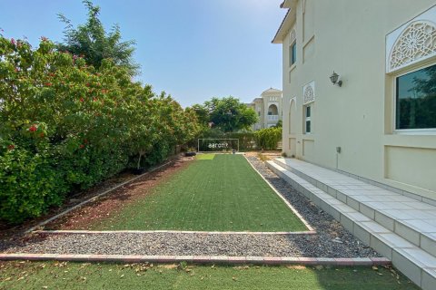 Villa in Al Furjan, Dubai 4 bedrooms, 600 sq.m. № 53820 - photo 25
