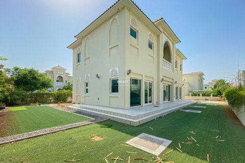 Villa in Al Furjan, Dubai 4 bedrooms, 600 sq.m. № 53820 - photo 1