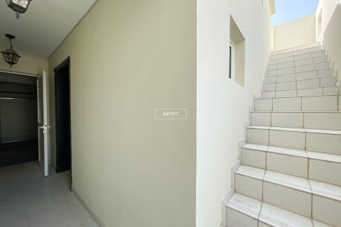 Villa in Al Furjan, Dubai 4 bedrooms, 600 sq.m. № 53820 - photo 11
