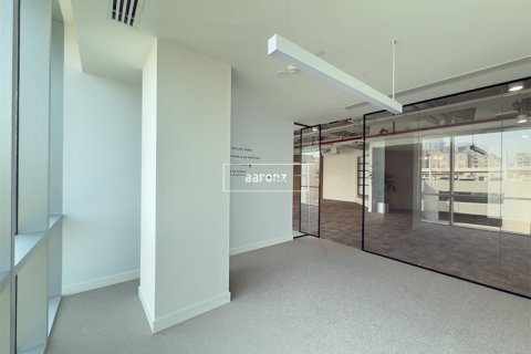 Office in Sheikh Zayed Road, Dubai 242.7 sq.m. № 54836 - photo 2