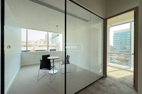 Office in Sheikh Zayed Road, Dubai 242.7 sq.m. № 54836 - photo 5
