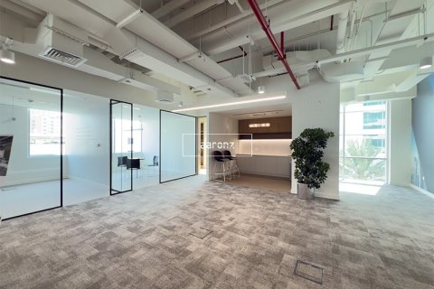 Office in Sheikh Zayed Road, Dubai 242.7 sq.m. № 54836 - photo 9