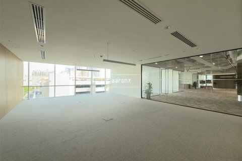 Office in Sheikh Zayed Road, Dubai 242.7 sq.m. № 54836 - photo 1