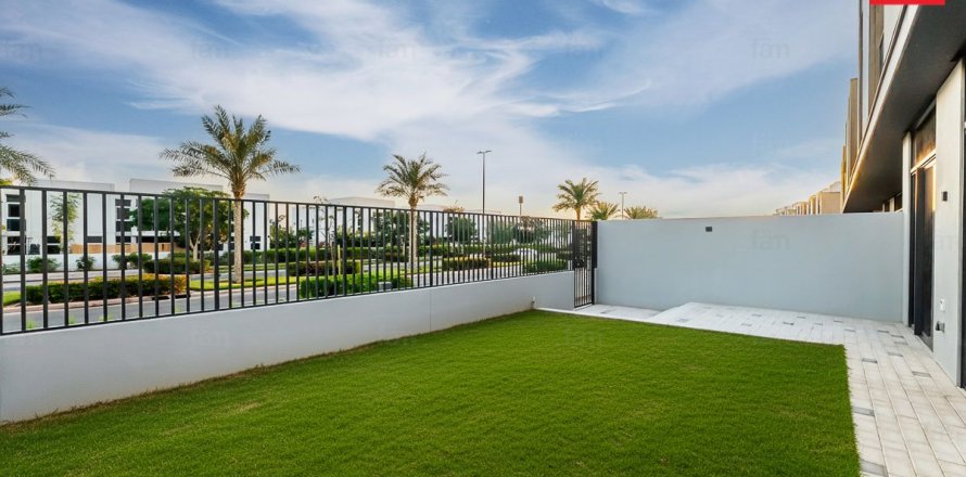 Adosado en Dubai, 4 dormitorios, 279.8 m², № 83538