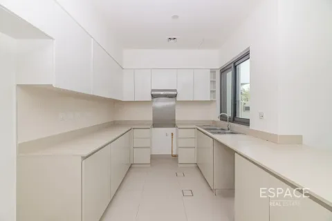 Villa in Dubai Hills Estate, Dubai 4 bedrooms, 231 sq.m. № 122903 - photo 2