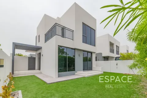 Villa in Dubai Hills Estate, Dubai 4 bedrooms, 229 sq.m. № 122902