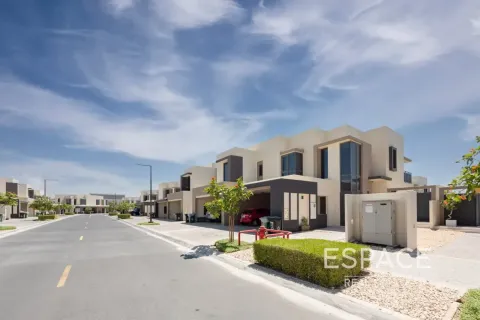Villa in Dubai Hills Estate, Dubai 4 bedrooms, 229 sq.m. № 122902 - photo 17