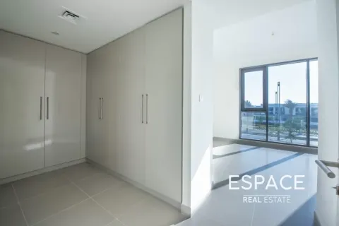 Villa in Dubai Hills Estate, Dubai 4 bedrooms, 229 sq.m. № 122902 - photo 11